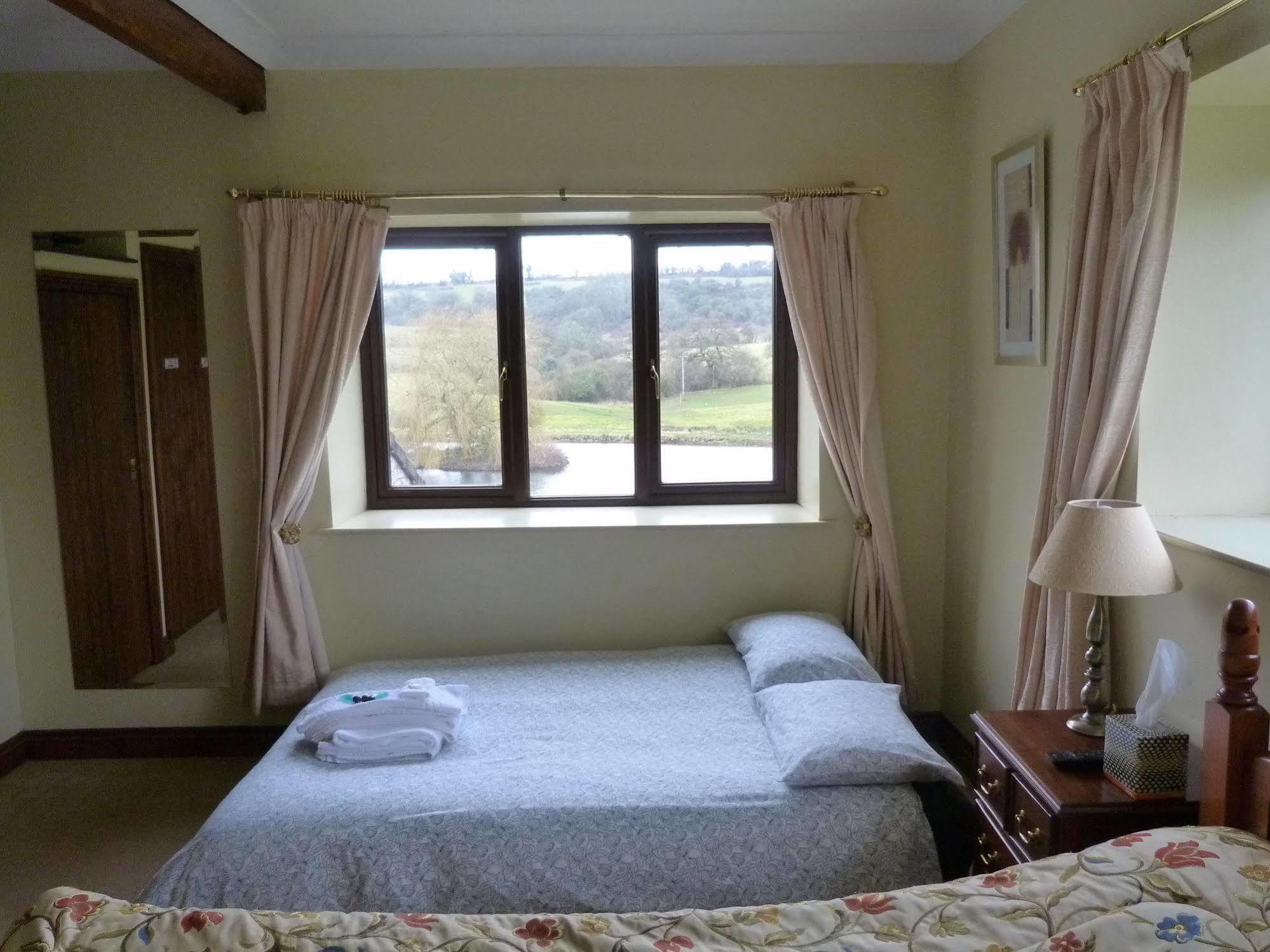 Cameley Lodge - Self Catering Temple Cloud Экстерьер фото